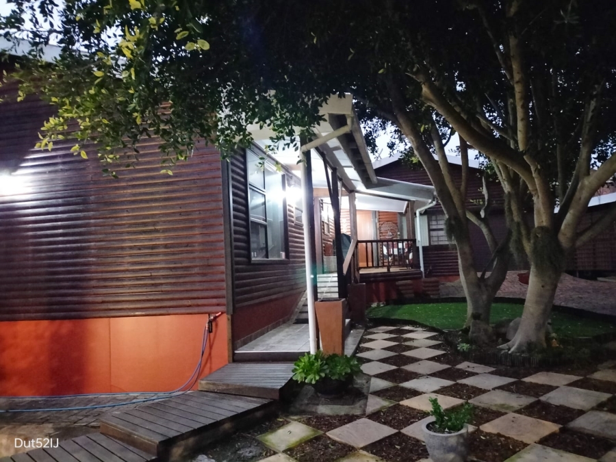 3 Bedroom Property for Sale in Fraaiuitsig Western Cape